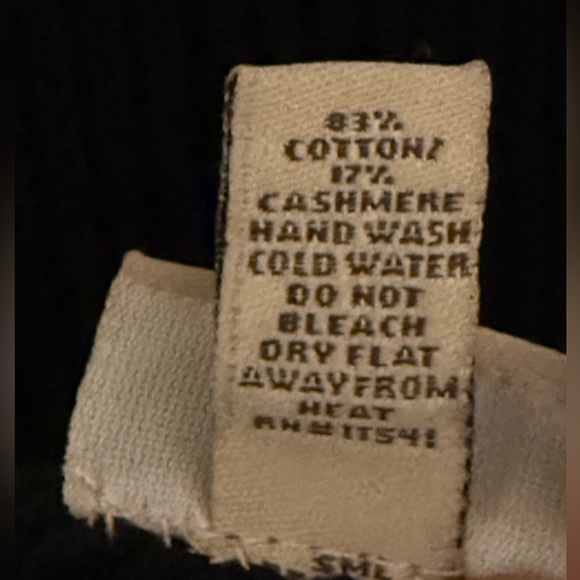 UGG Black Long scarf (83% cotton/17% cashmere) with Pom Poms - Picture 4 of 5